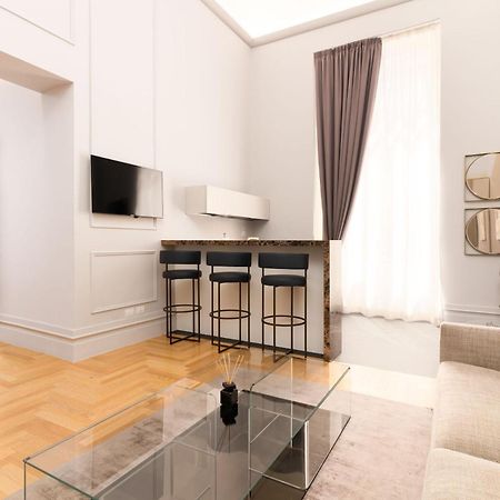 Limehome Lecce Palazzo Bn Bagian luar foto