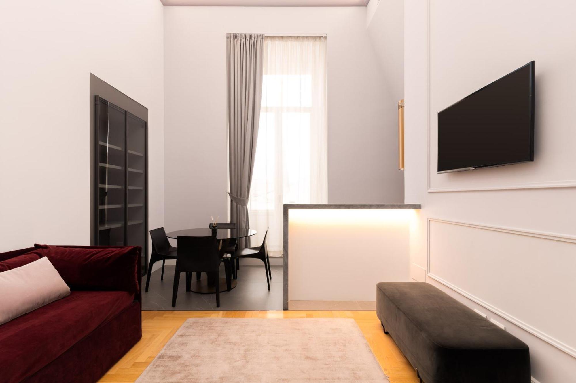 Limehome Lecce Palazzo Bn Bagian luar foto
