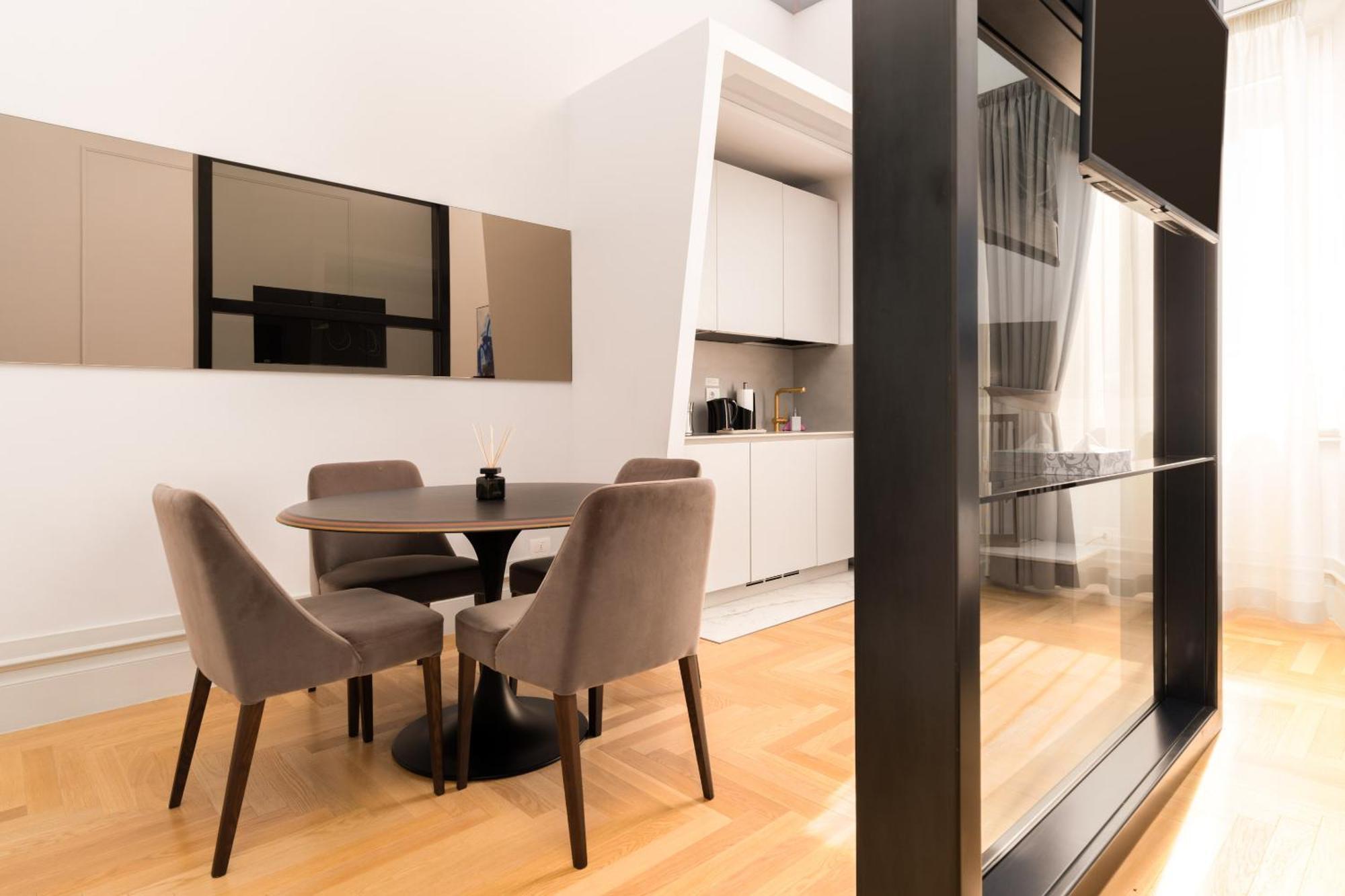Limehome Lecce Palazzo Bn Bagian luar foto